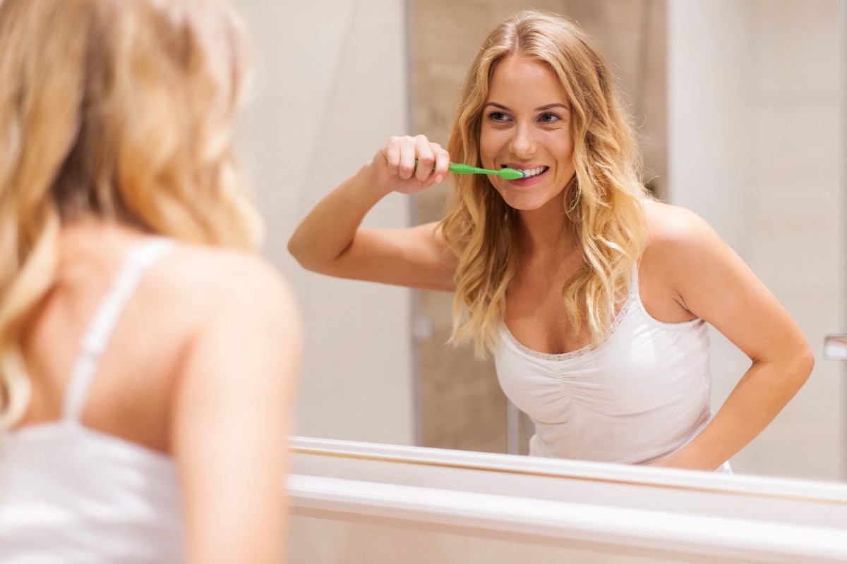 Proszek do mycia zębów – dlaczego warto go stosować?