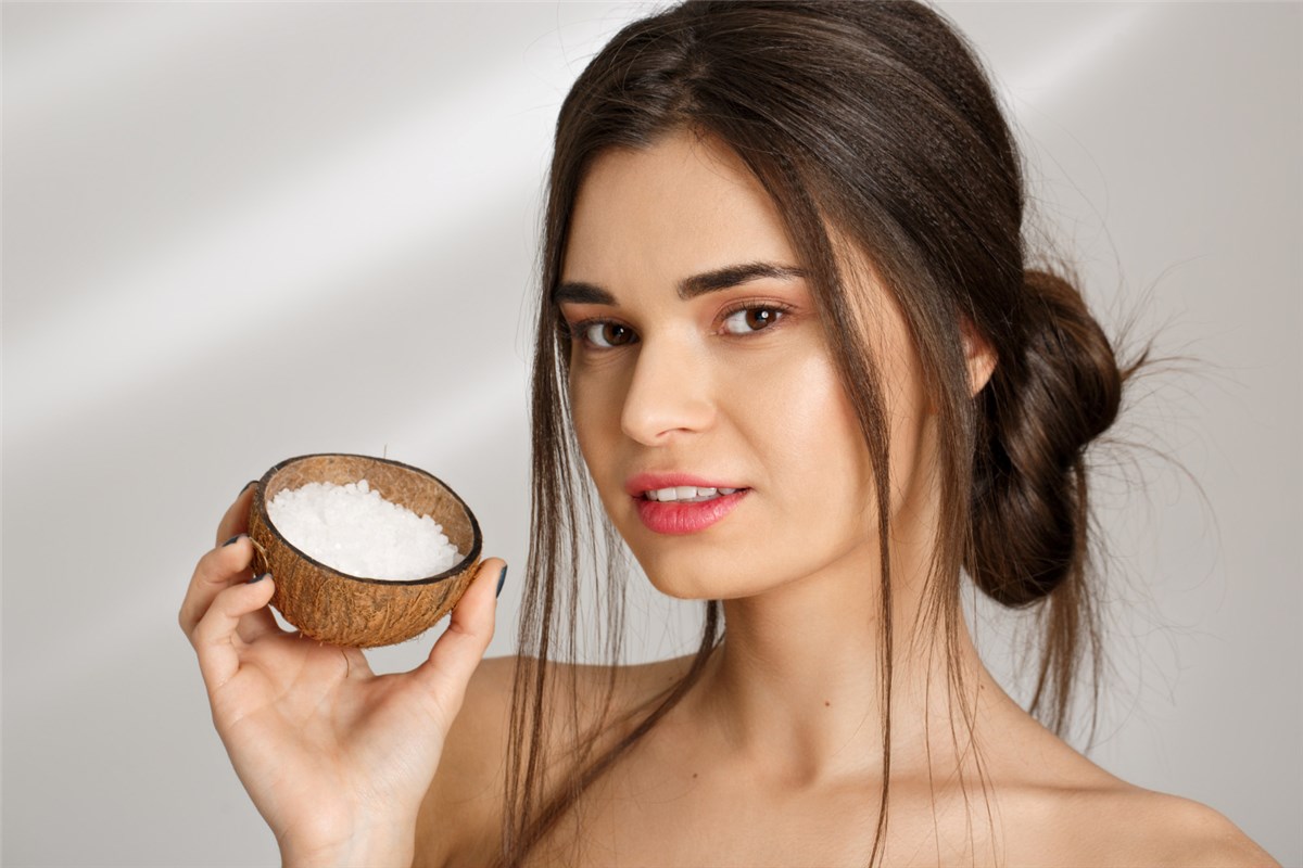 Olej kokosowy na włosy – jak stosować?