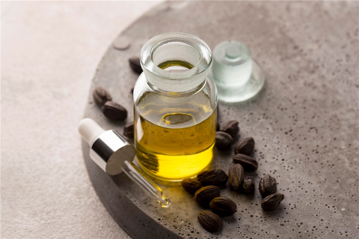 Olej jojoba – właściwości i zastosowanie w pielęgnacji twarzy, ciała i włosów